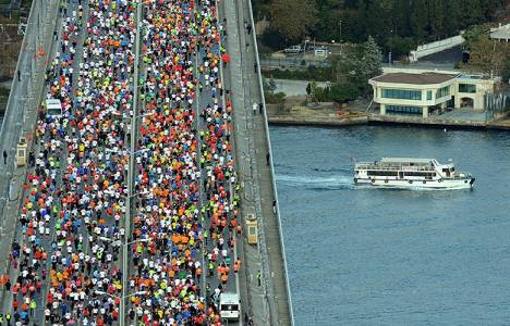 Maratoncular bu kez köprüyü yürüyerek geçecek!