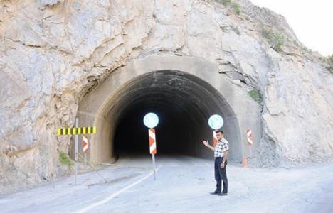 Hakkari'de selde kapanan tünel 1.5 yıldır açılamadı!
