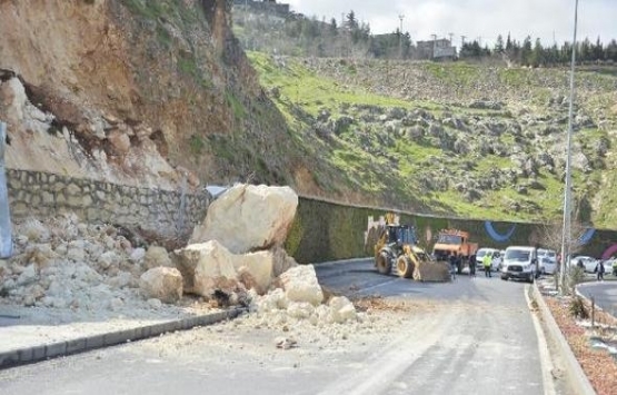 Mardin'de tarihi taş evlerin duvarları yıkıldı!