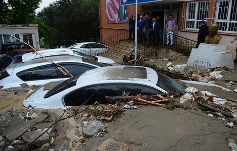 Bursa'da sağanak nedeniyle istinat duvarı çöktü!