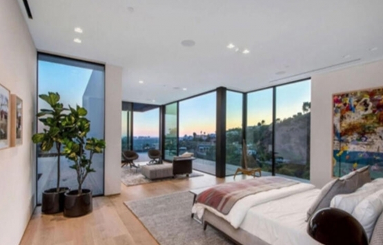 Ariana Grande Hollywoods Hills te 13,7 milyon dolara malikane aldı!