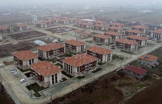 Elazığ da inşa edilen deprem konutlarında çatlaklar görüldü iddiası!