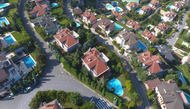 Sosyete ve sanat dünyası Acarkent te buluştu! Ünlüler burada yaşıyor! Evlerin kirası ise dudak uçuklattı