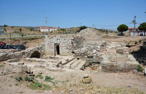 İzmir'deki tarihi Kleopatra Hamamı gün yüzüne çıkıyor!