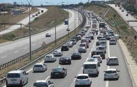 TEM otoyolunda bayram tatili yoğunluğu yaşanıyor!