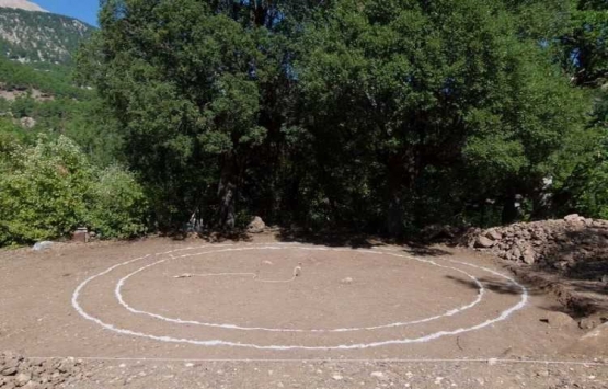 Doğada bin 500 TL ye ev inşa etti!