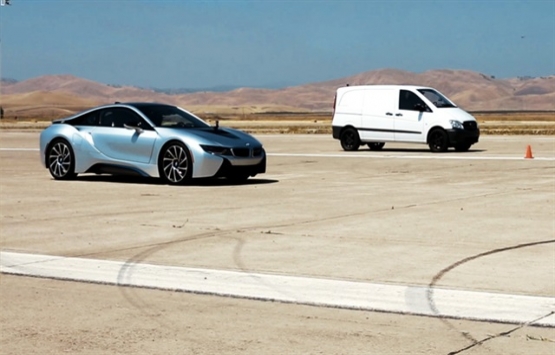 3. Havalimanı'nda uçaklara lüks araçlar eşlik edecek!