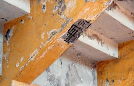 Alsancak Stadı'nın bazı noktalarında derin çatlaklar oluştu!