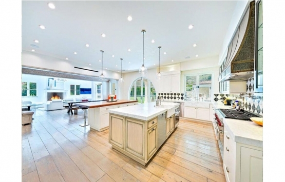 Prens Harry ve Meghan Markle Kylie Jenner ın Malibu daki evine talip!