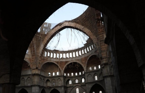 Türkiye’nin en büyük 2. camisinin inşaatı çöktü: Mühendis 16 saattir enkaz altında!