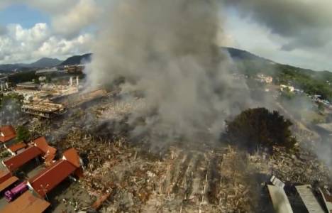 Phuket'te bir AVM'de çıkan yangın 16 milyon dolarlık zarara neden oldu!