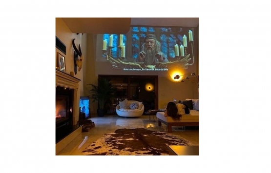 Gamze Erçel’in iki katlı cam evi!