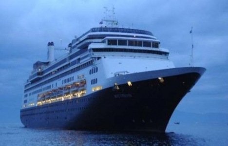 Kuşadası'na yılın ilk kruvaziyeri geldi!