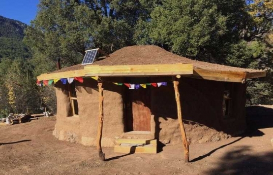 Doğada bin 500 TL ye ev inşa etti!