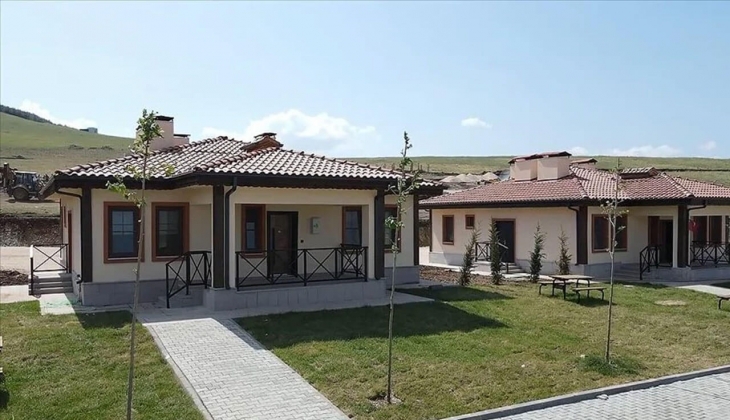 Gaziantep Nurdağı'nda depremzedeler köy evlerine yerleşti! Bakan Kurum köy evlerinin videosunu paylaştı!