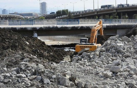 İzmir Konak'taki Meles Köprüsü yıkıldı!