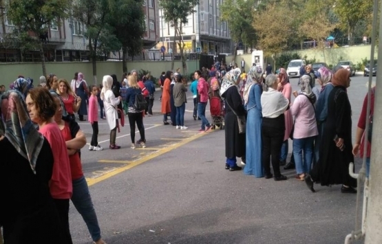 Küçükçekmece Gültepe İlkokulu'ndaki çatlaklar velileri kaygılandırdı!