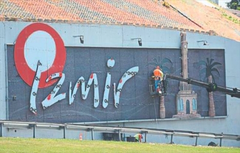 İzmir Karşıyaka'daki dikey bahçenin bakımı unutuldu!