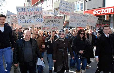 Ayazağa Mahallesi'nde, Sarıgül'ün boş arazileri vakıflara devrettiği gerekçesiyle yürüyüş yapıldı!