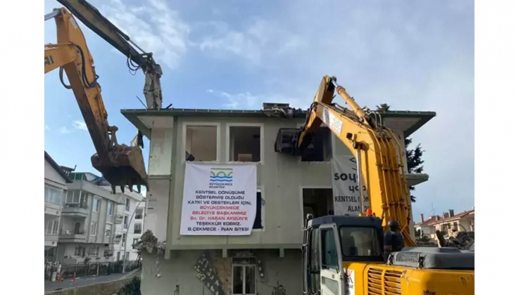 Büyükçekmece Marmara depremine hazırlanıyor: Deprem riskli 8 blokluk 64 daireli site yıkılıyor!