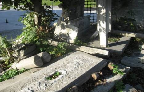 Hamuşan Mezarlığı'ndaki restorasyon sırasında 5 tarihi mezar ortaya çıktı!