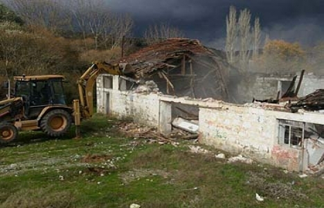 Balıkesir'de kaçak yapılar yıkılıyor!