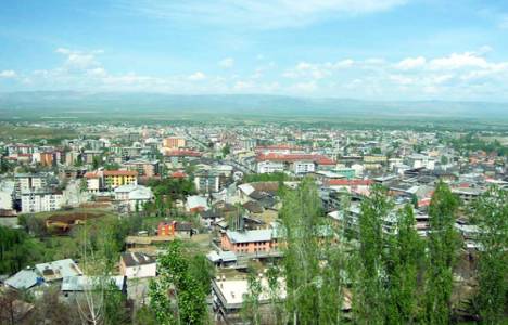 Muş'ta bir halı sahanın çatısı çöktü!