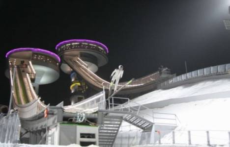 Erzurum Dünya Üniversiteler Kış Oyunları atlama kulelerinde çökme meydana geldi!