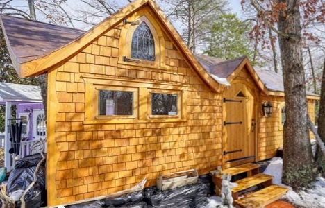 İşte Laura ve Matt çiftinin 11 metrekarelik doğayla içiçe evi!