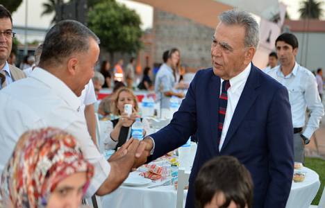 İzmir Büyükşehir Belediyesi Tarihi Havagazı Fabrikası’nda iftar yemeği düzenledi!