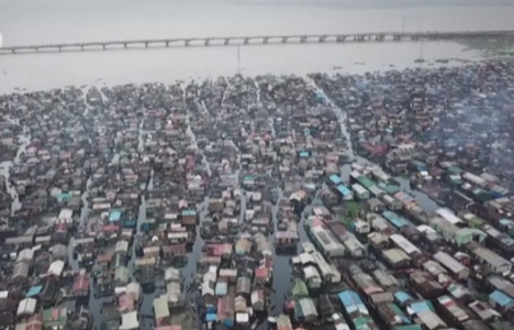 Dünyanın en büyük yüzen gecekondusu Nijerya Lagos'ta!