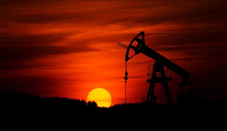 Dev banka petrol fiyat tahminini düşürdü! Petrol fiyatları 12 ay sonra bu kadar olacak!