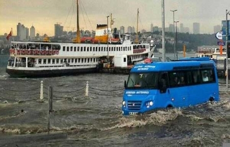 Bu görüntü İBB'yi harekete geçirdi! Üsküdar Meydanı'nın altyapısı değişiyor!