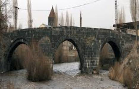 Kars'ta Karahanoğlu Taşköprüsü'nün restorasyonu tamamlandı!