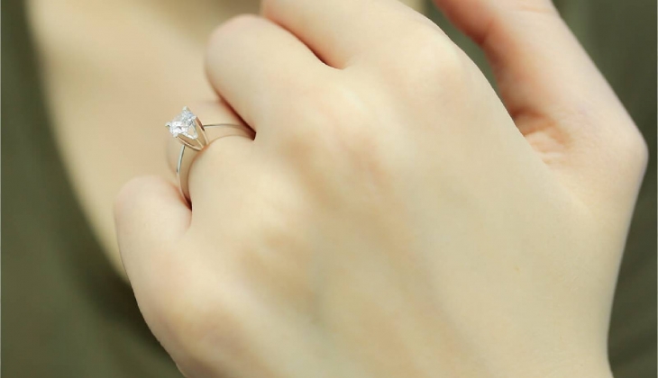 Tektaş, beştaş, tamtur, baget pırlanta yüzüklerde yüzde 50 ye varan indirim! Lova Pırlanta fiyat listesi