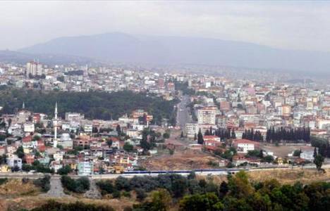 Çaldıran'daki uçan yol projesi nedeniyle sokakların araç trafiğine kapatıldığı iddia edildi!