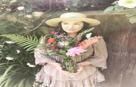 İşte Kelly Brook un merak edilen çiftlik evi!