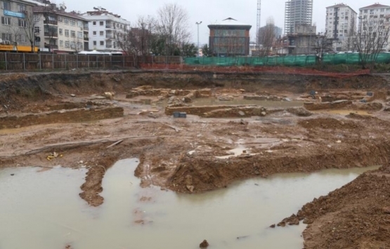 Kadıköy'de otel inşaatı durdu, kazıya devam!