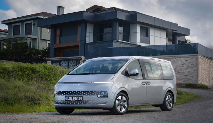 Hyundai Staria uzay gemisi gibi havasıyla Türkiye de satışa çıktı! 4 Haziran fiyat listesi