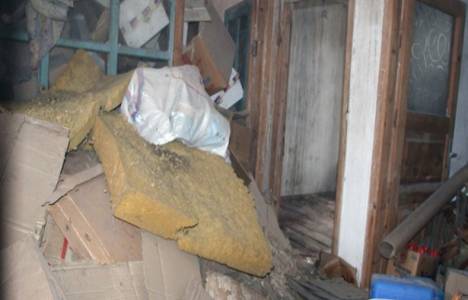 Kocaeli'de belediye ekiplerince temizlenen evden bir kamyon atık çıkarıldı!