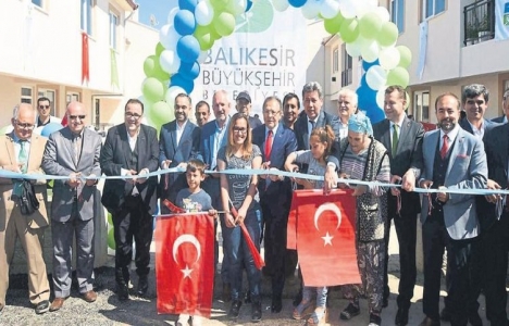 Balıkesir'de roman vatandaşlara yeni konutlar teslim edildi!