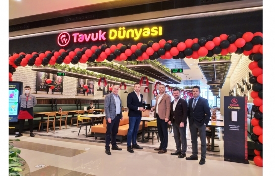 Tavuk Dünyası Üsküdar'daki 2. restoranını Nevçarşı AVM’de açtı!