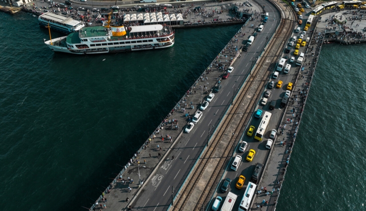 Galata Köprüsü nde çalışmalara başlandı! 40 gün boyunca tek yönlü trafiğe kapatıldı!