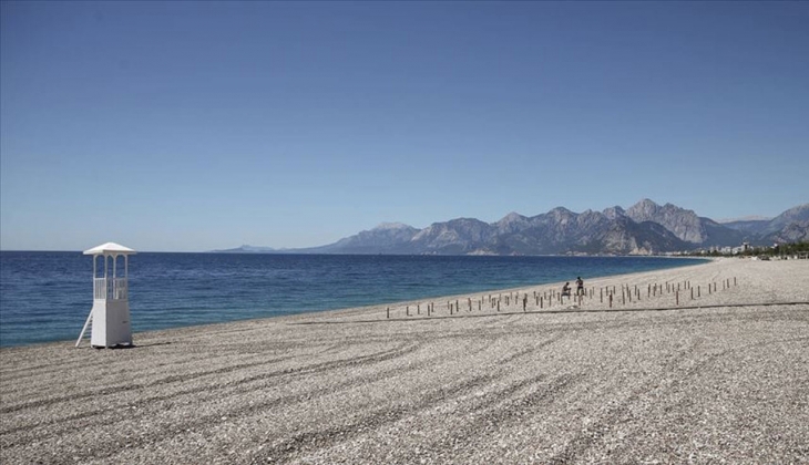 Antalya nın Konyaaltı plajı 8 yıl süreyle işletilmesi için ihaleye çıkarıldı! Tam 89.6 milyon TL ye!