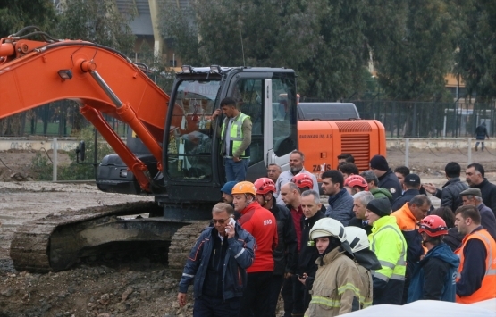 İzmir de metro vagonu yer altı park alanı inşaatında göçük!