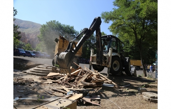 Kapadokya'da baraka tipi 4 iş yeri yıkıldı!
