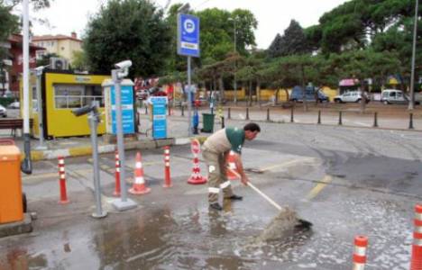 İstanbul'da etkili yağışın ardından temizlik çalışması yapıldı!