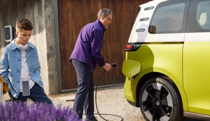 Volkswagen’in ikonik minibüsü tamamen elektrikli oldu! İşte ID.Buzz ve özellikleri…