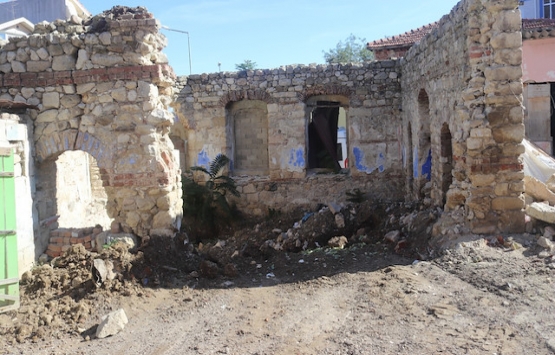 Çatalca'da kepçeli definecilere sit alanında suçüstü!