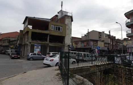 Uşak Dokuzsele Deresi'ndeki işyerlerinde yıkım başladı!